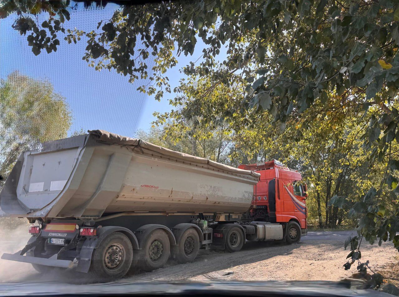 Несмотря на арест Шапрана: скандальная ''Стройиндустрия-Сервис ЛТД'' работает на отгрузку ископаемых (фото)