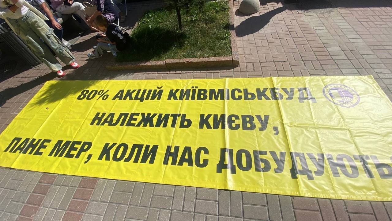 Люди требуют достроить жилье, в которое вложили средства