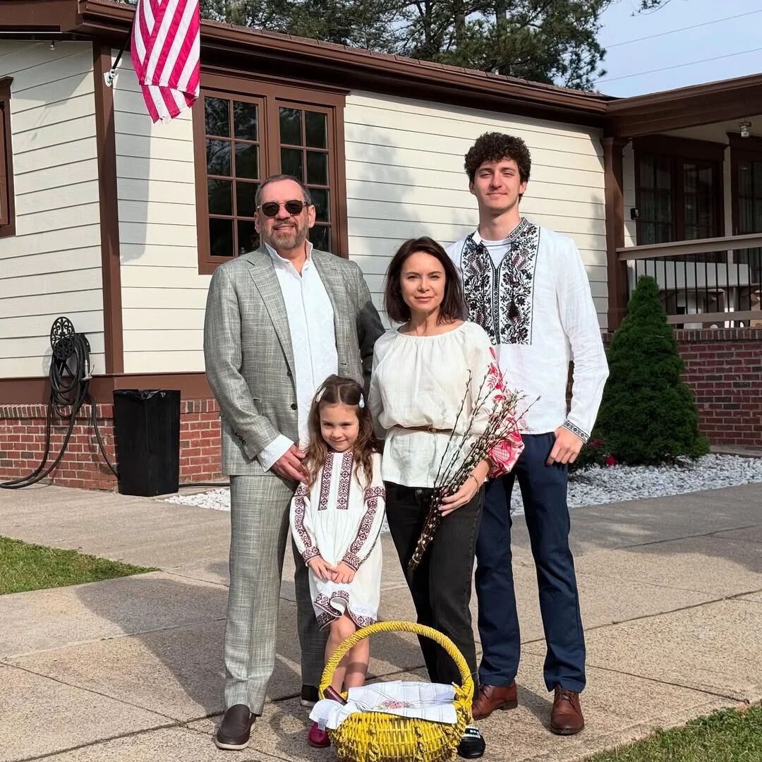 Зірки, які стали батьками не за кров’ю, а за вибором