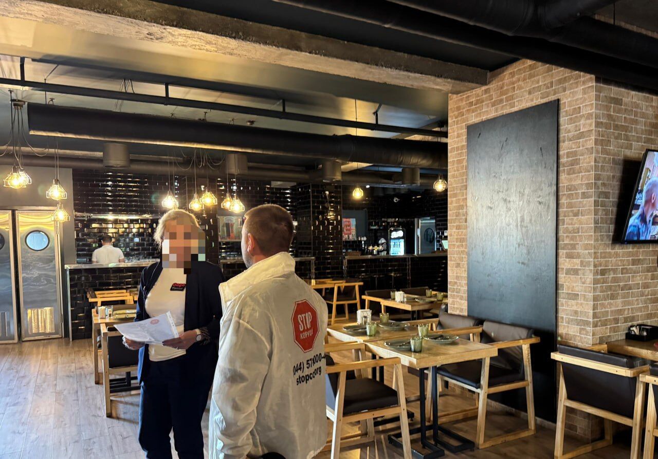 Зарплаты ''в конвертах'' и алкоголь без лицензий? СтопКор проверяет информацию о возможных нарушениях в ресторанах Gaga