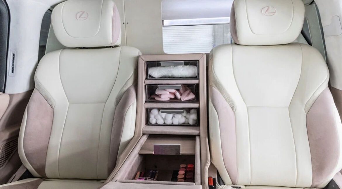 Lexus представил внедорожник с салоном красоты и гардеробом внутри