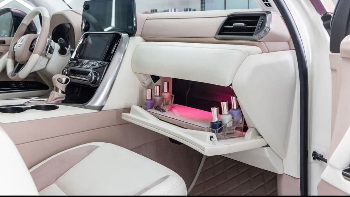 Lexus представил внедорожник с салоном красоты и гардеробом внутри