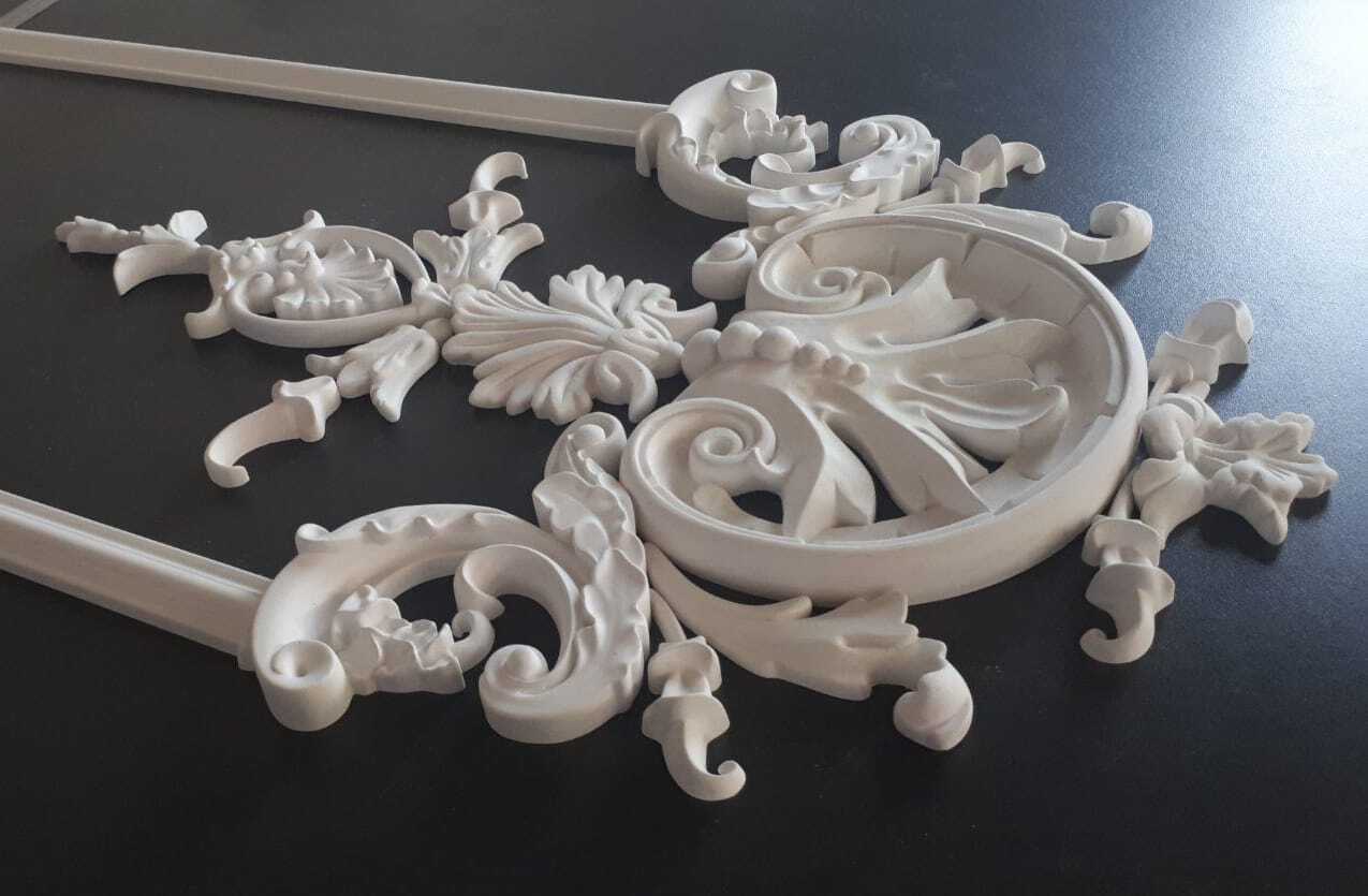 Снята лепнина и уже восстановлена