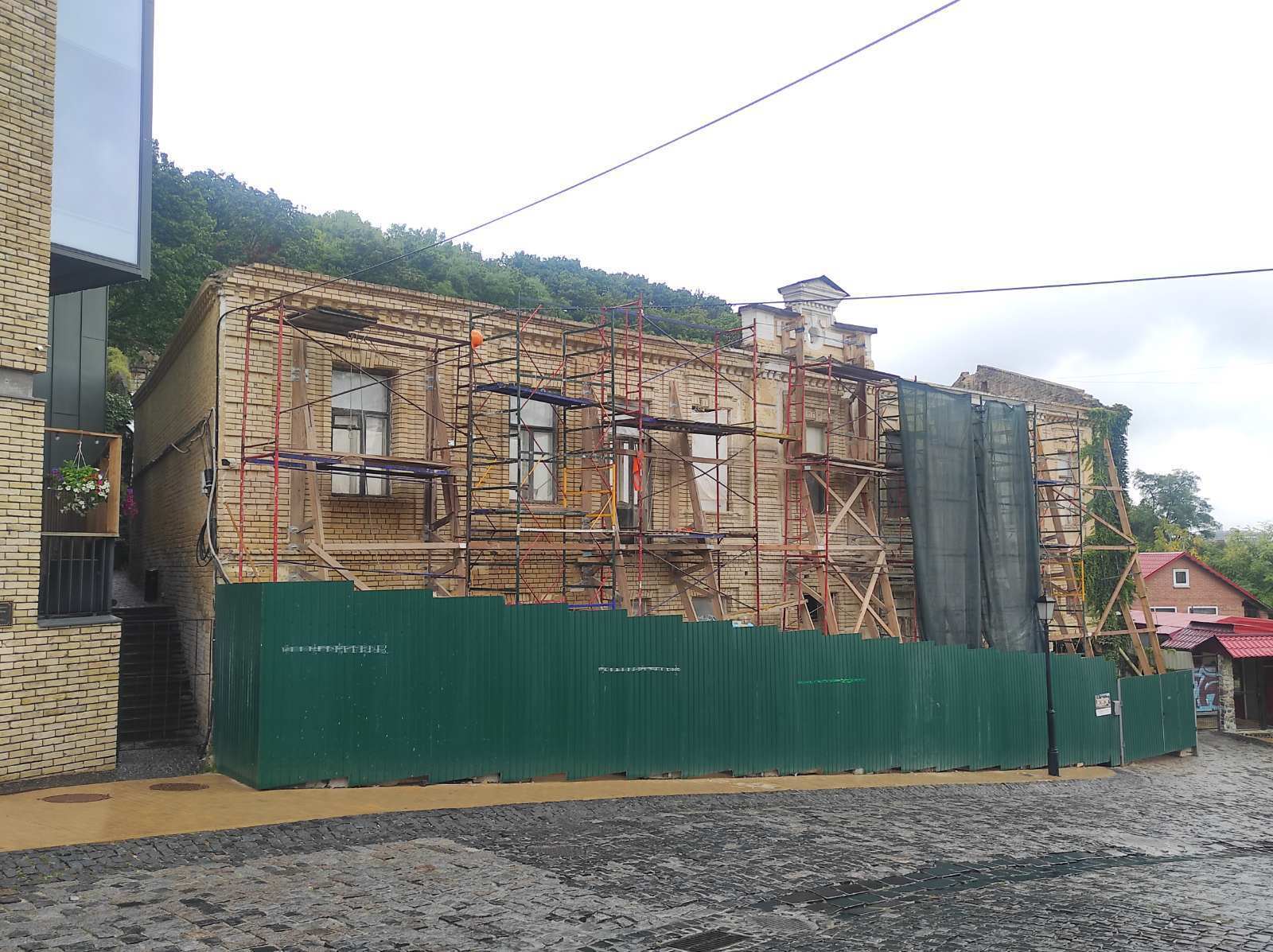 Здание в процессе реставрации