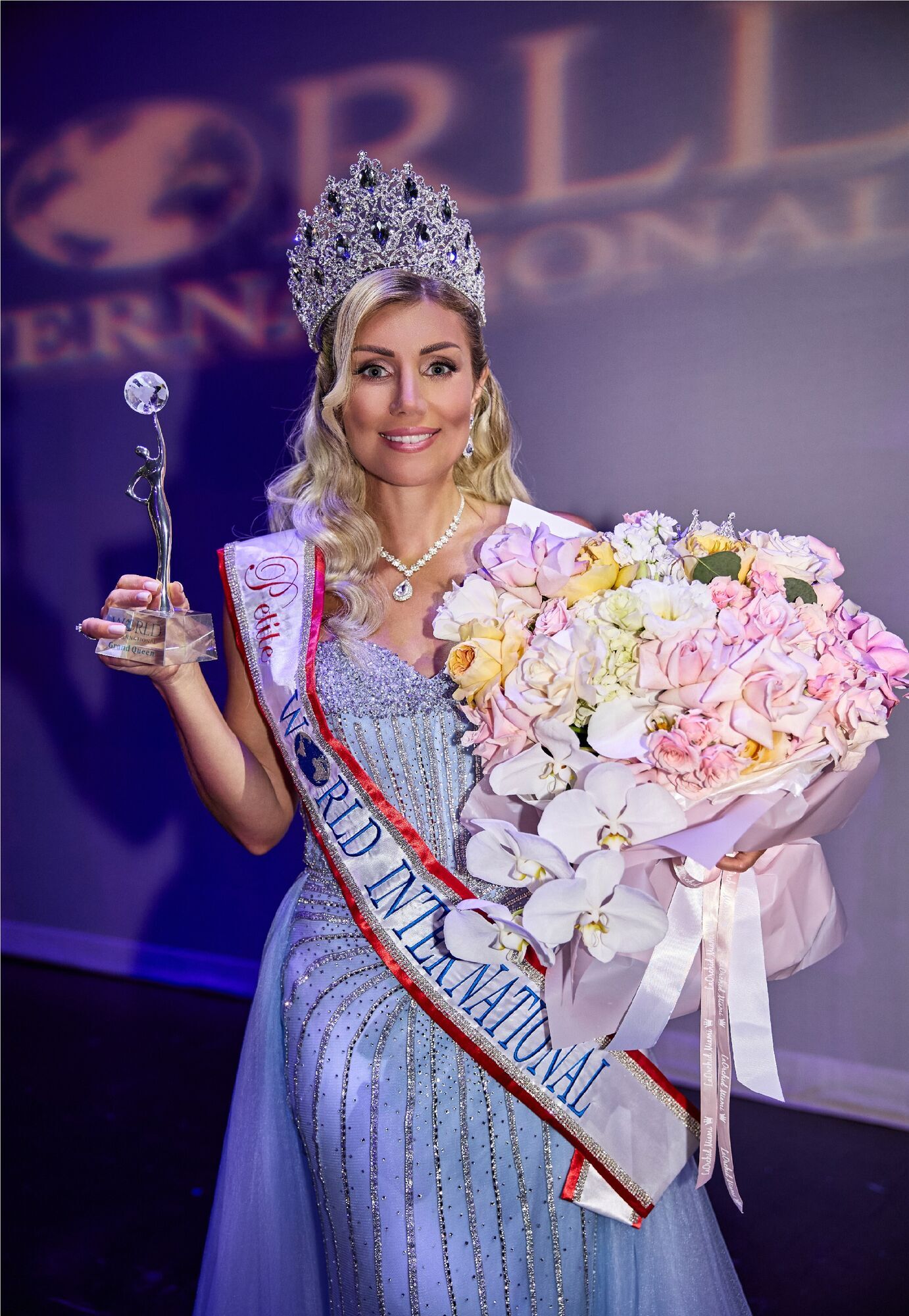 Українка Надія Чорна здобула титул ''Miss Petite World International'' і розігрує корону на благодійність