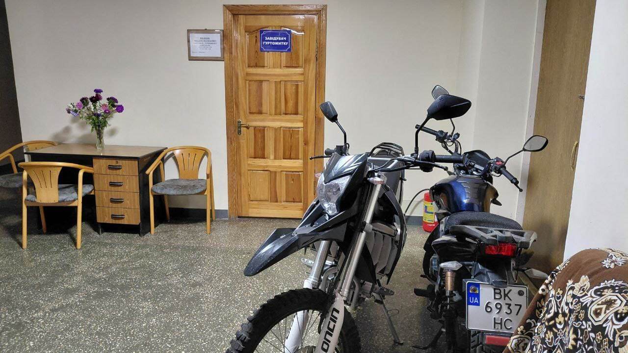 Мотоциклы в общежитии