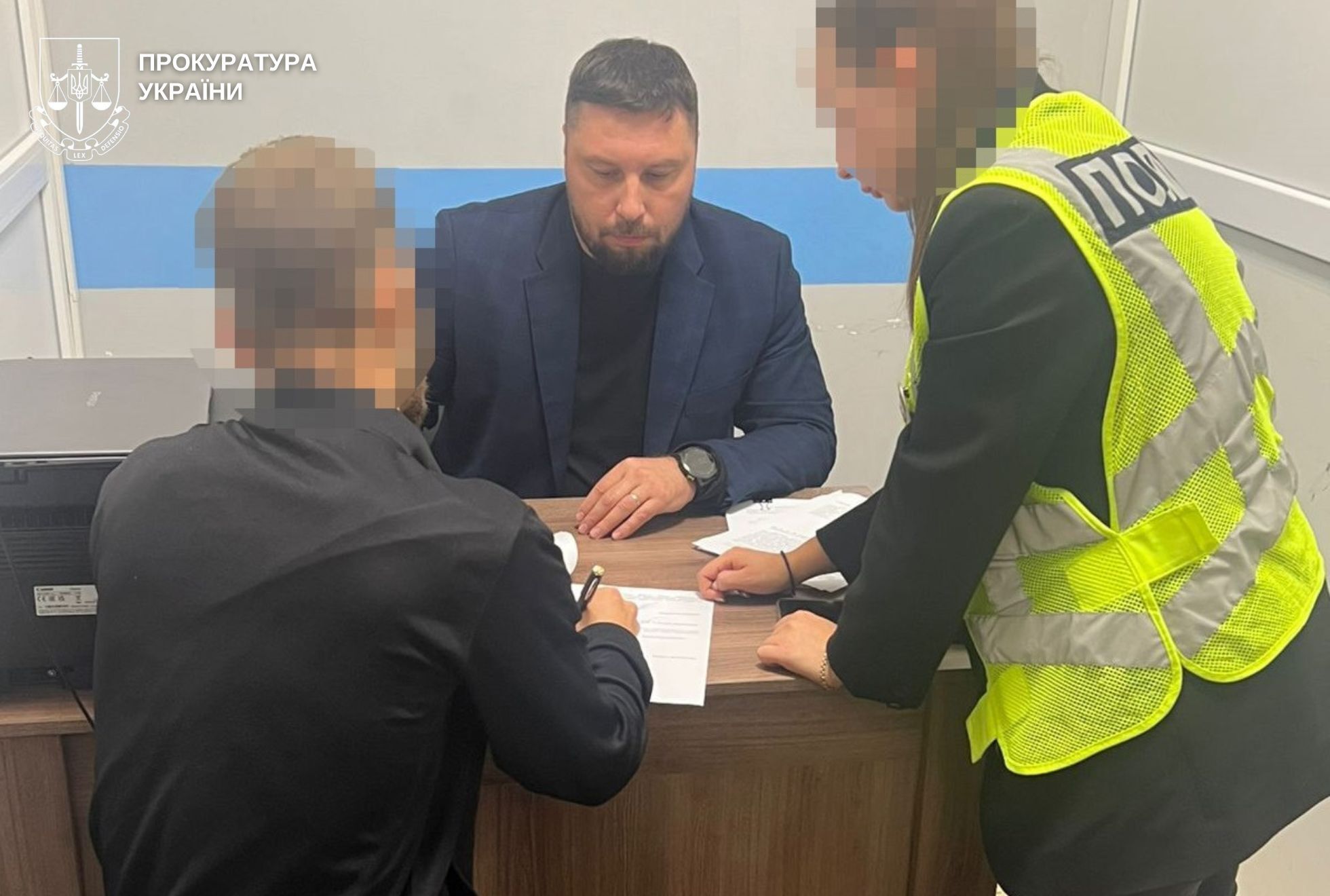 25-річному вчителю фізкультури повідомили про підозру через побиття учня (відео)