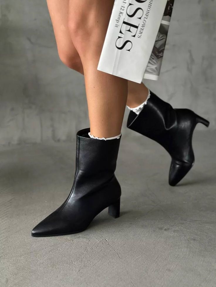 Сапоги на низком каблуке