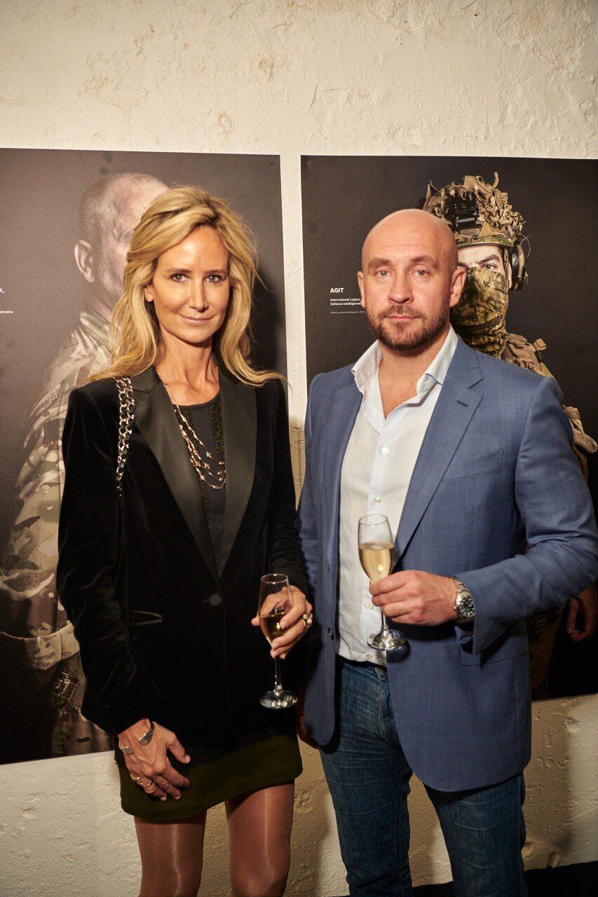 В Лондоне открыли выставку ''Несокрушимая Украина'' с участием Залужного и Бориса Джонсона