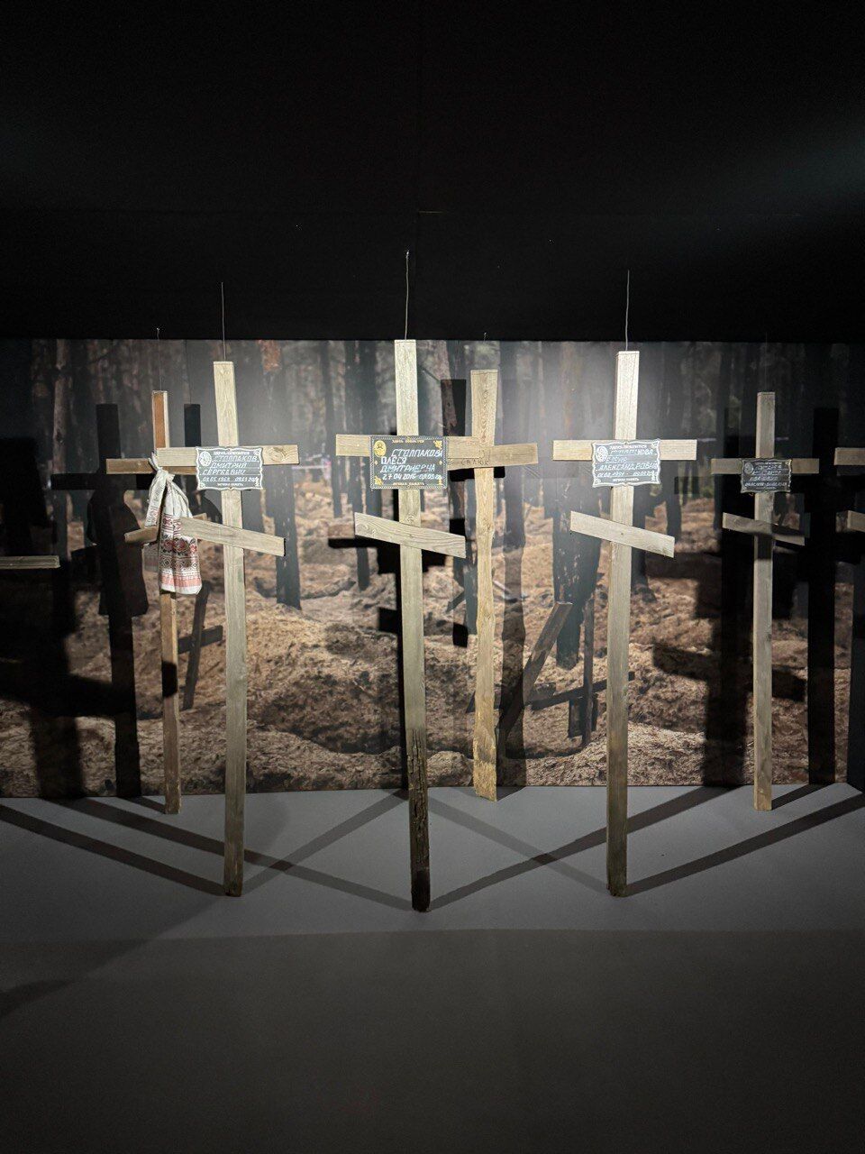 В Лондоне открыли выставку ''Несокрушимая Украина'' с участием Залужного и Бориса Джонсона