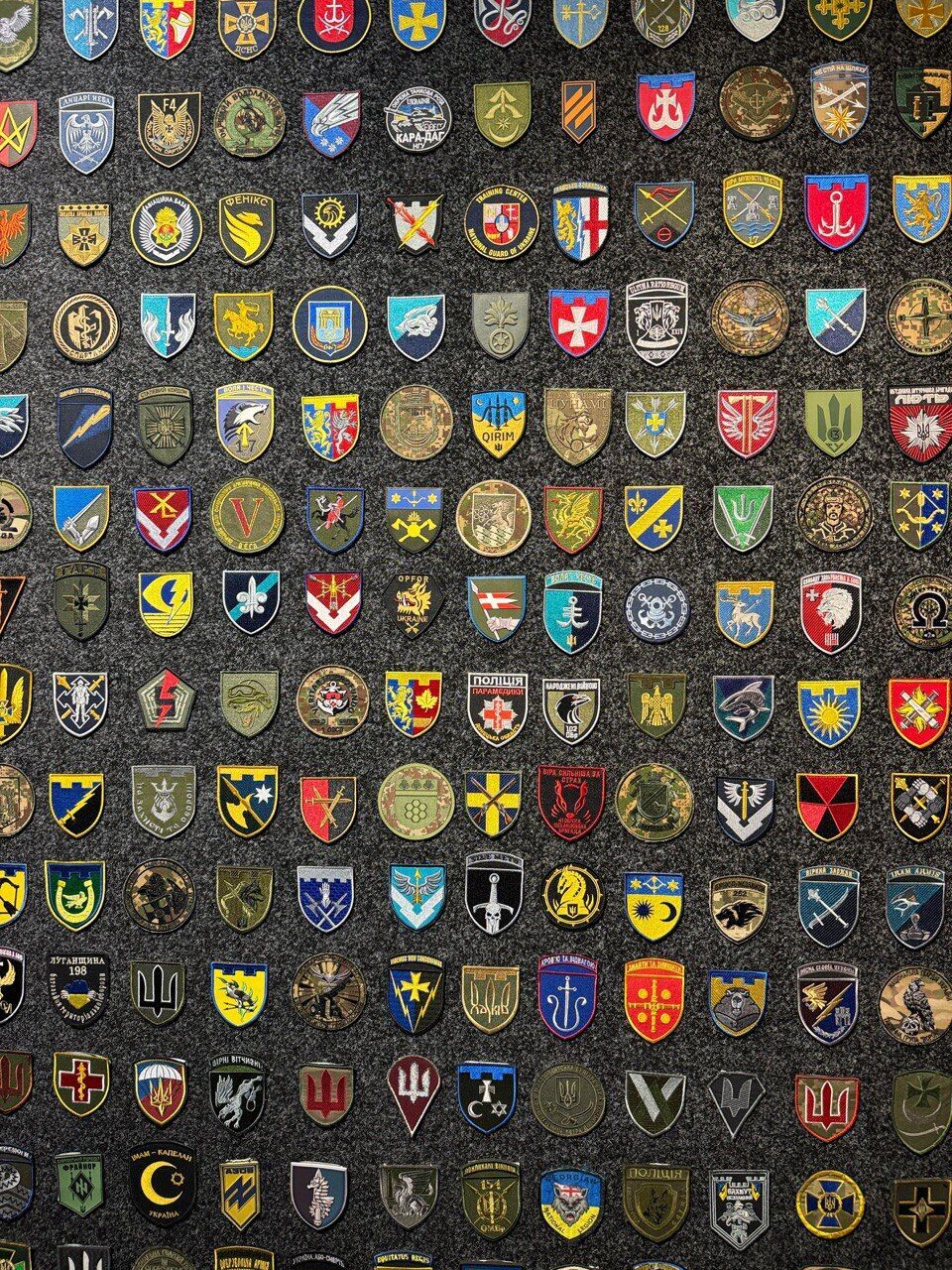 В Лондоне открыли выставку ''Несокрушимая Украина'' с участием Залужного и Бориса Джонсона