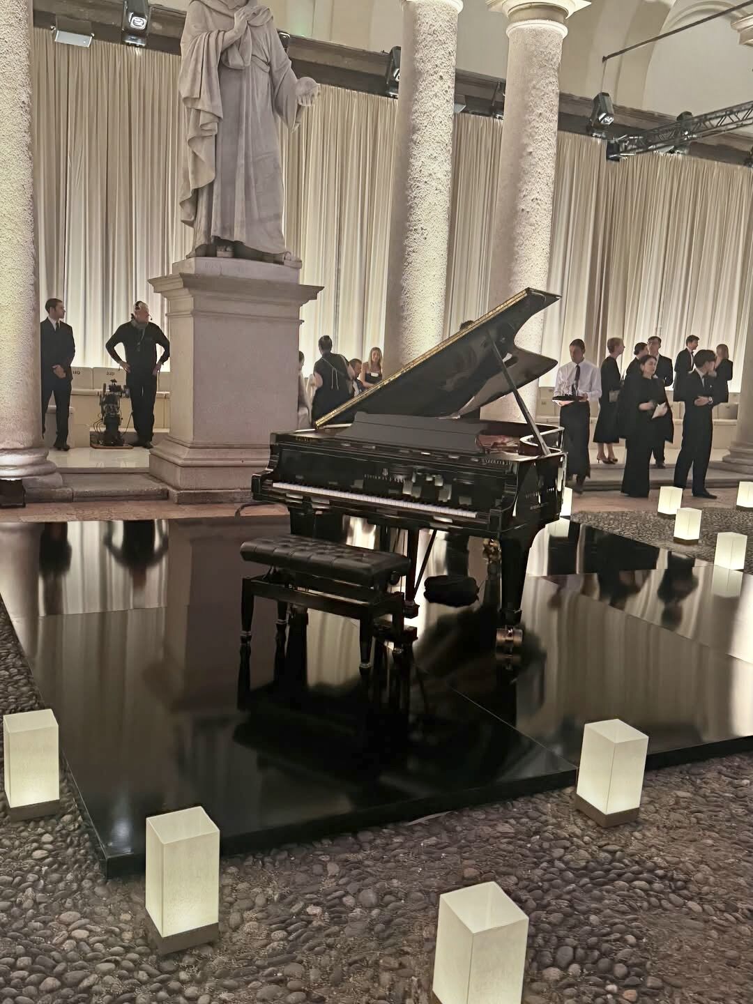 Последняя коллекция Армани: эмоциональное шоу собрало мировых звезд в Милане