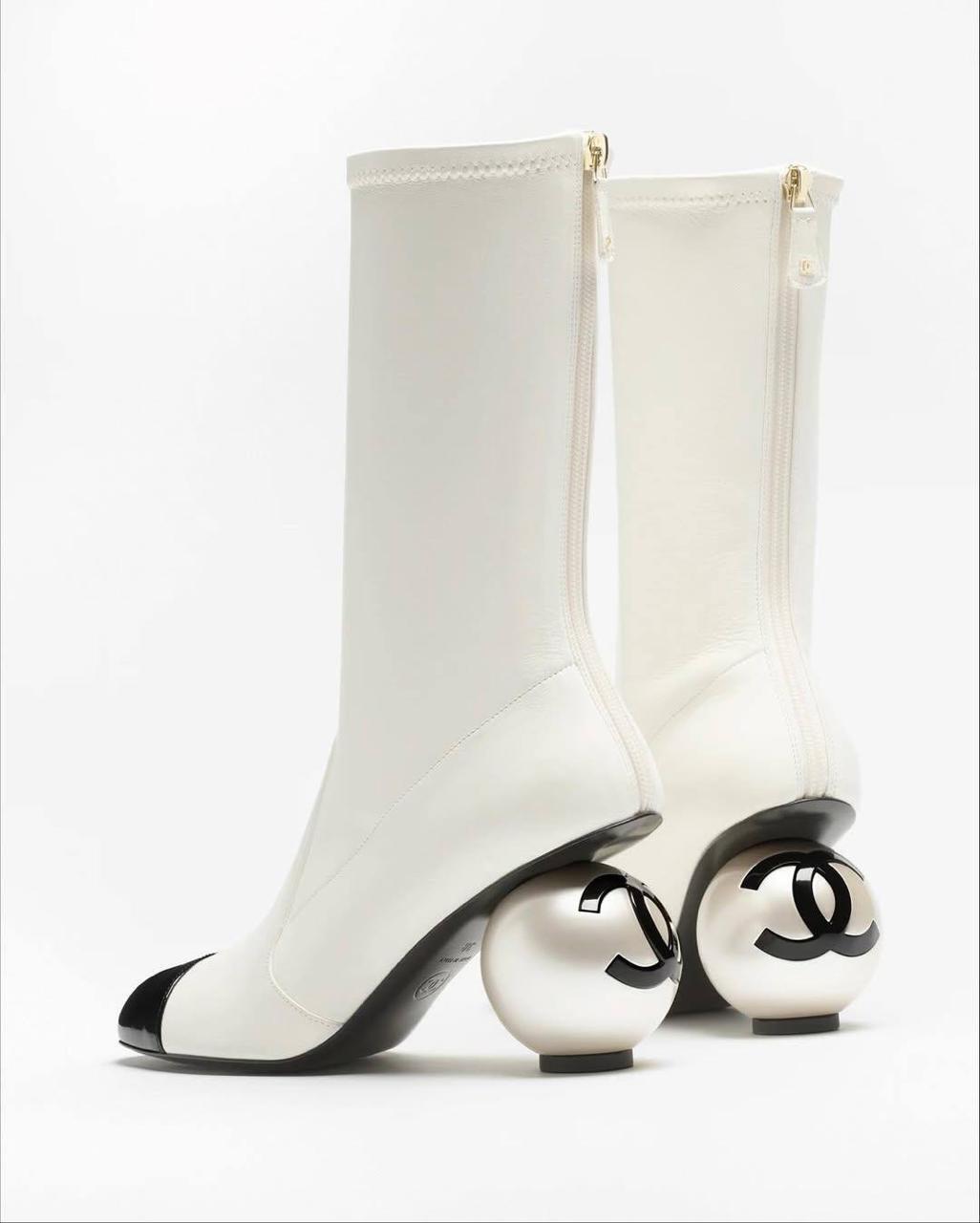 Chanel представив чоботи з каблуком-перлиною в колекції осінь-зима
