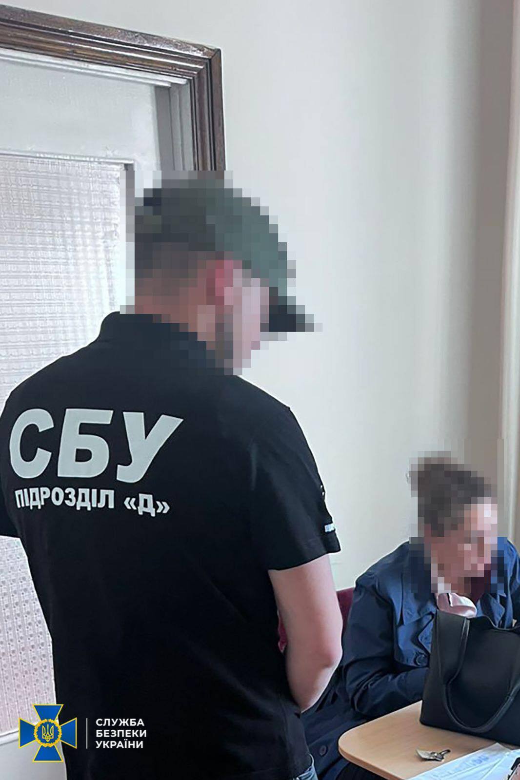 $700 за ''отмазку'': в Херсоне разоблачили незаконный бизнес в больнице и ТЦК