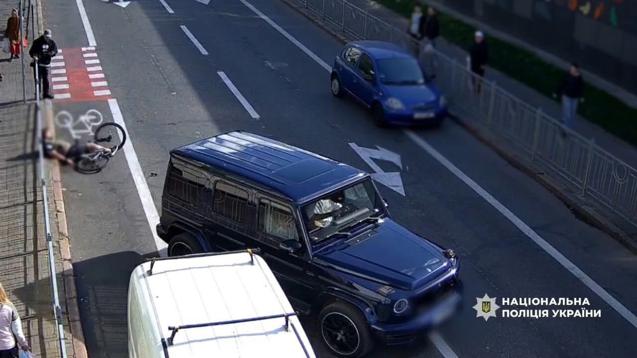 У Києві водій ''кубіка'' побив велосипедиста до непритомності, винуватця затримано: хто він?