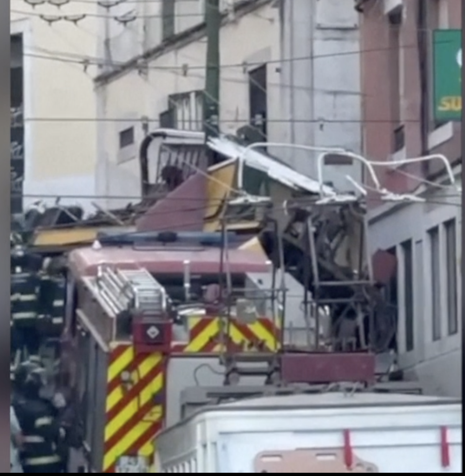 Трагедия в Лиссабоне: авария на фуникулере унесла жизни 15 человек (фото)