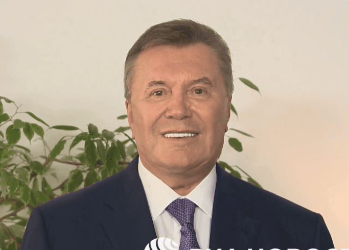 ''Сделаем зубы как у Януковича'': в Киеве появились билборды с ироничным подтекстом