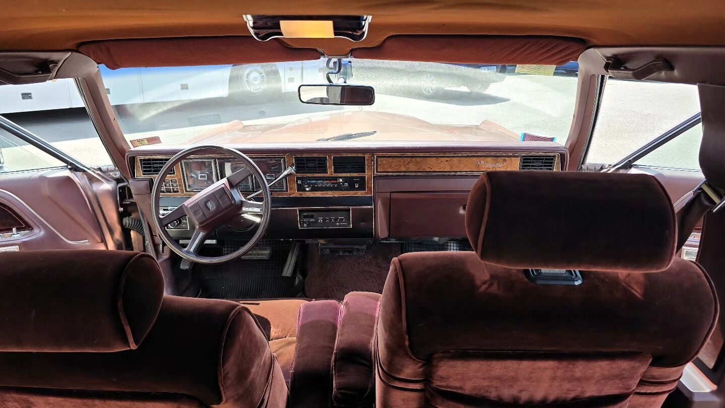 Ретромашини, шпигунські ''Волги'' й автобуси з 80-х: що ховає музей біля Києва