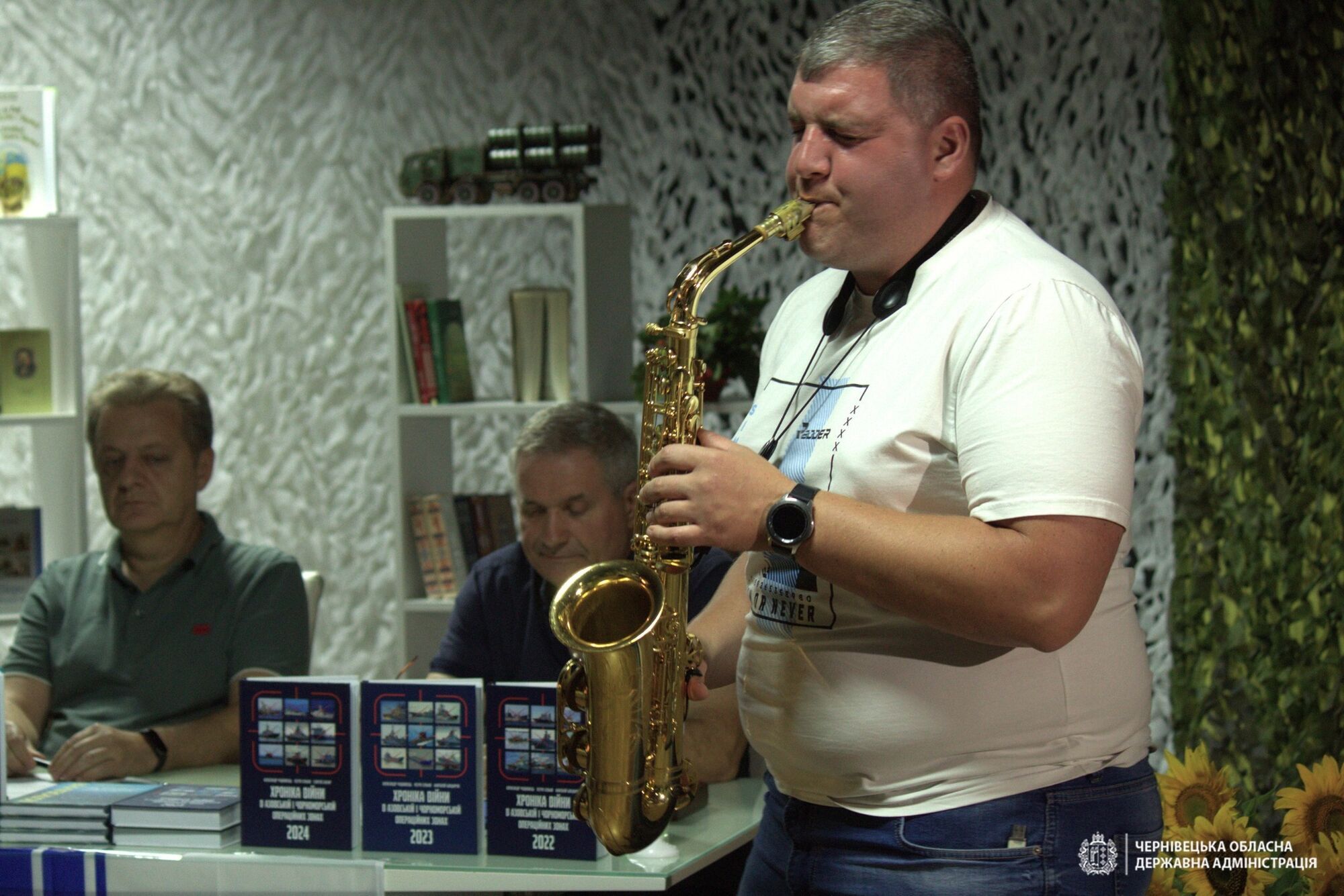 У Чернівцях презентували книгу ''Полювання на крейсер Москва''