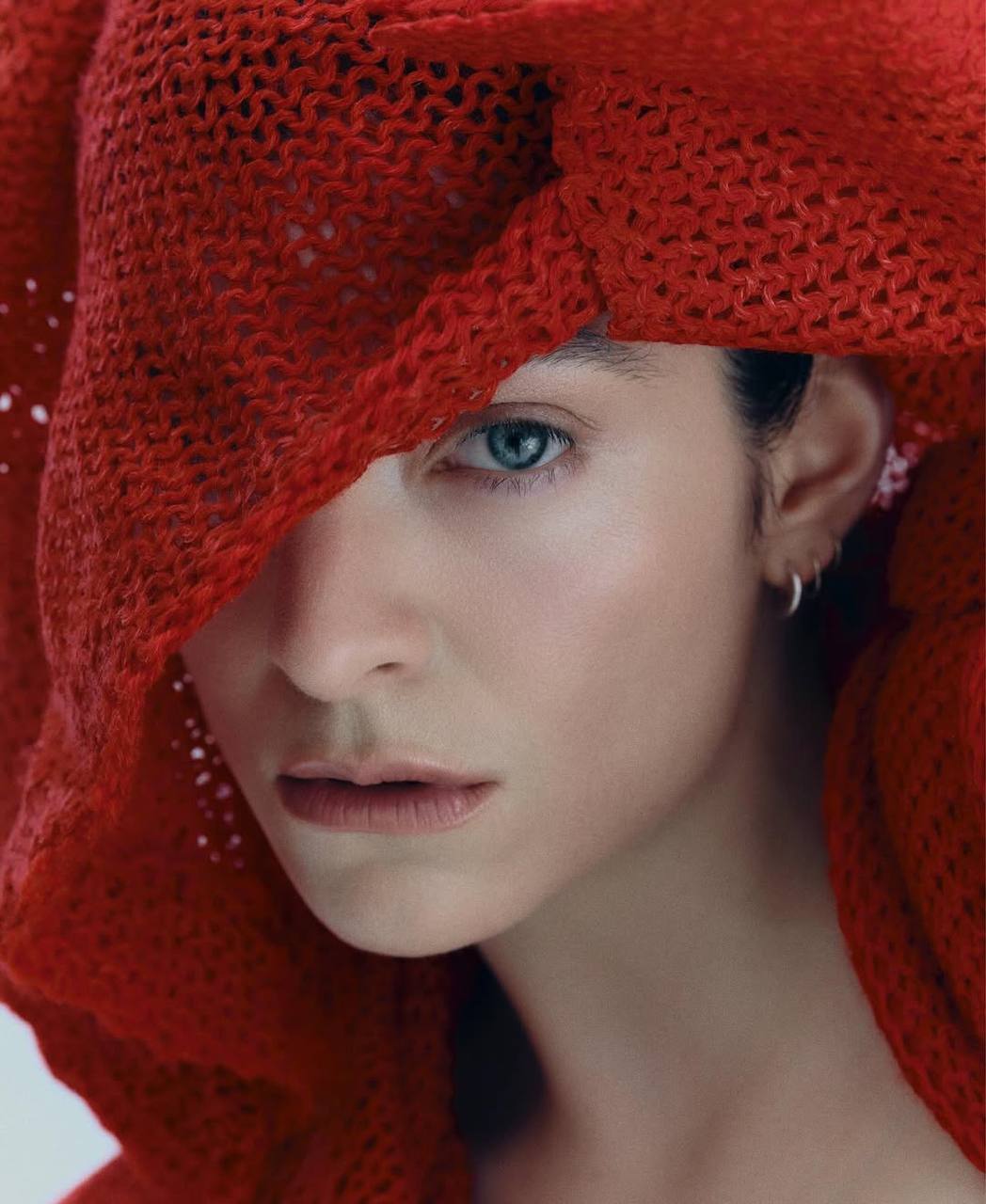 Лорд, Честейн, Кемпбелл, Стоун, Дженнер, Дель Рей, Карпентер і Котіяр стали головними героїнями нових обкладинок світових глянців