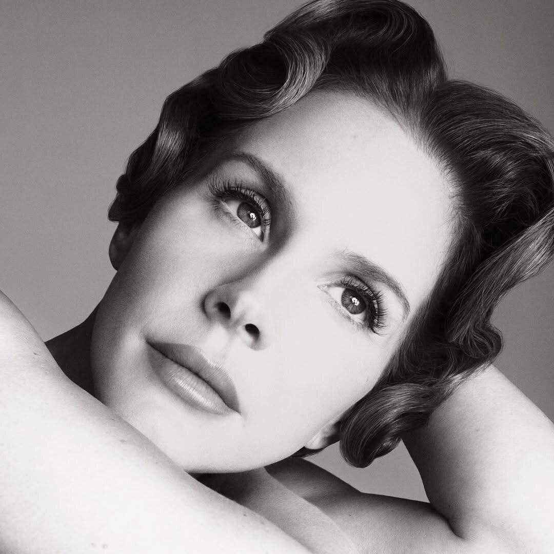 Лорд, Честейн, Кемпбелл, Стоун, Дженнер, Дель Рей, Карпентер і Котіяр стали головними героїнями нових обкладинок світових глянців