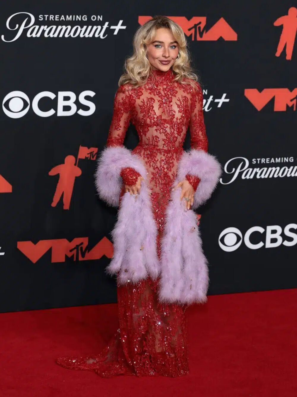 Зухвалі, елегантні та провокаційні: модні образи зірок на MTV VMA 2025