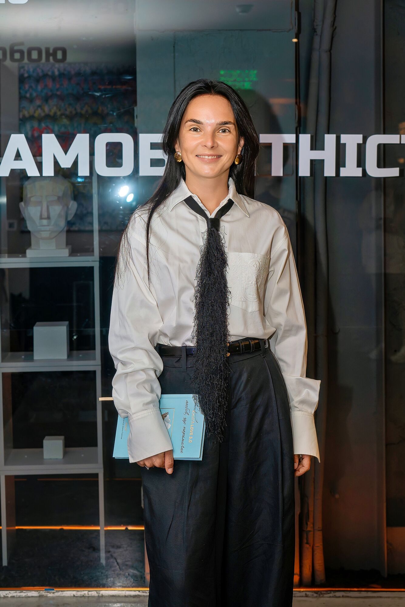 Поэзия для поддержки военных: звезды на благотворительном вечере ''Читай сердцем''