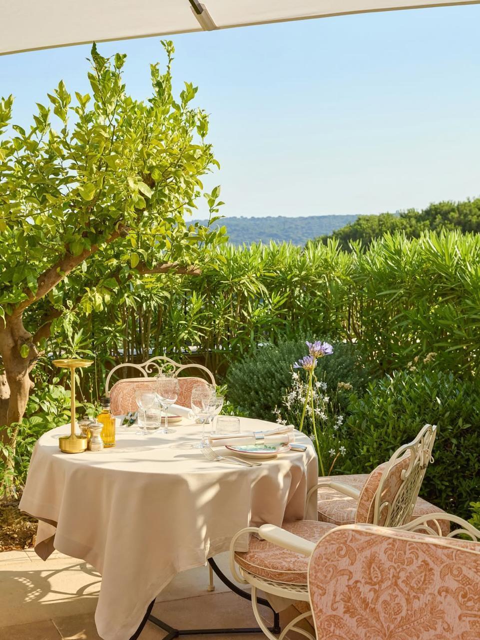 Зйомки четвертого сезону ''Білого лотоса'' пройдуть у замку ХІХ століття у Сен-Тропі