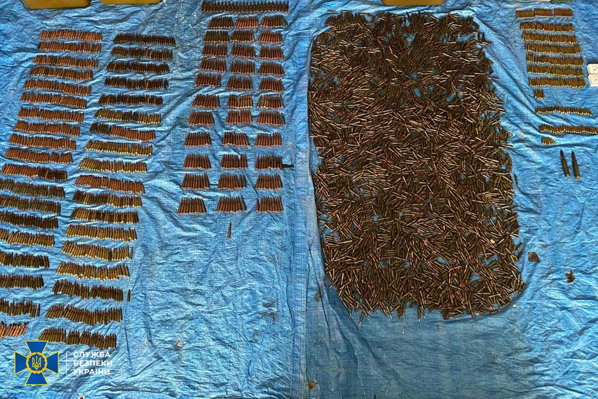 СБУ і Нацполіція викрили схему підпільного продажу ''трофейної'' зброї в Україні