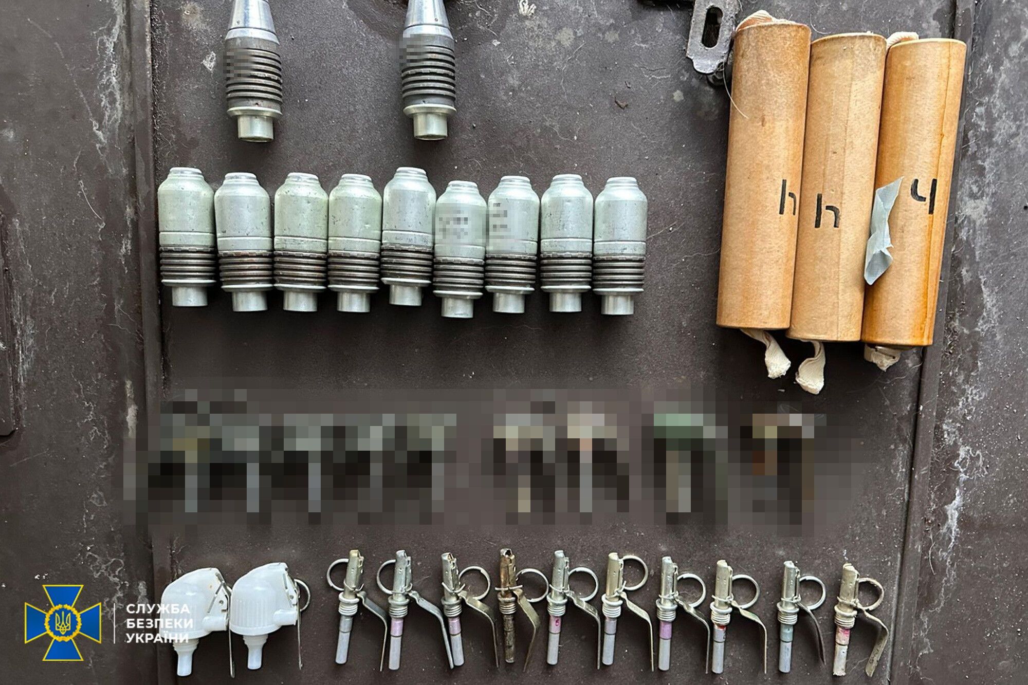 СБУ і Нацполіція викрили схему підпільного продажу ''трофейної'' зброї в Україні