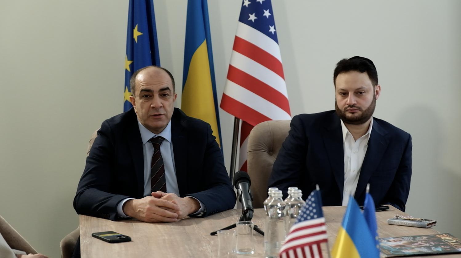 В Україні розпочав роботу фонд ''Все для людства'': перші цілі та заяви засновників
