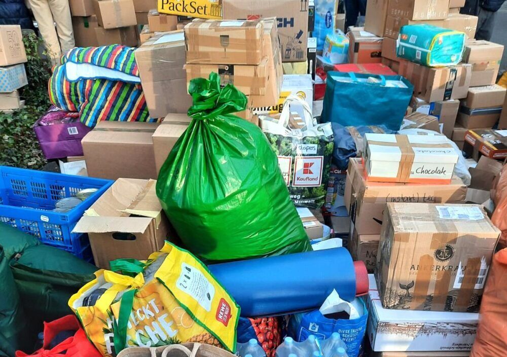 Без укрытия во время обстрелов: жители Вышгорода заявляют о блокировании подвала гуманитарной помощью