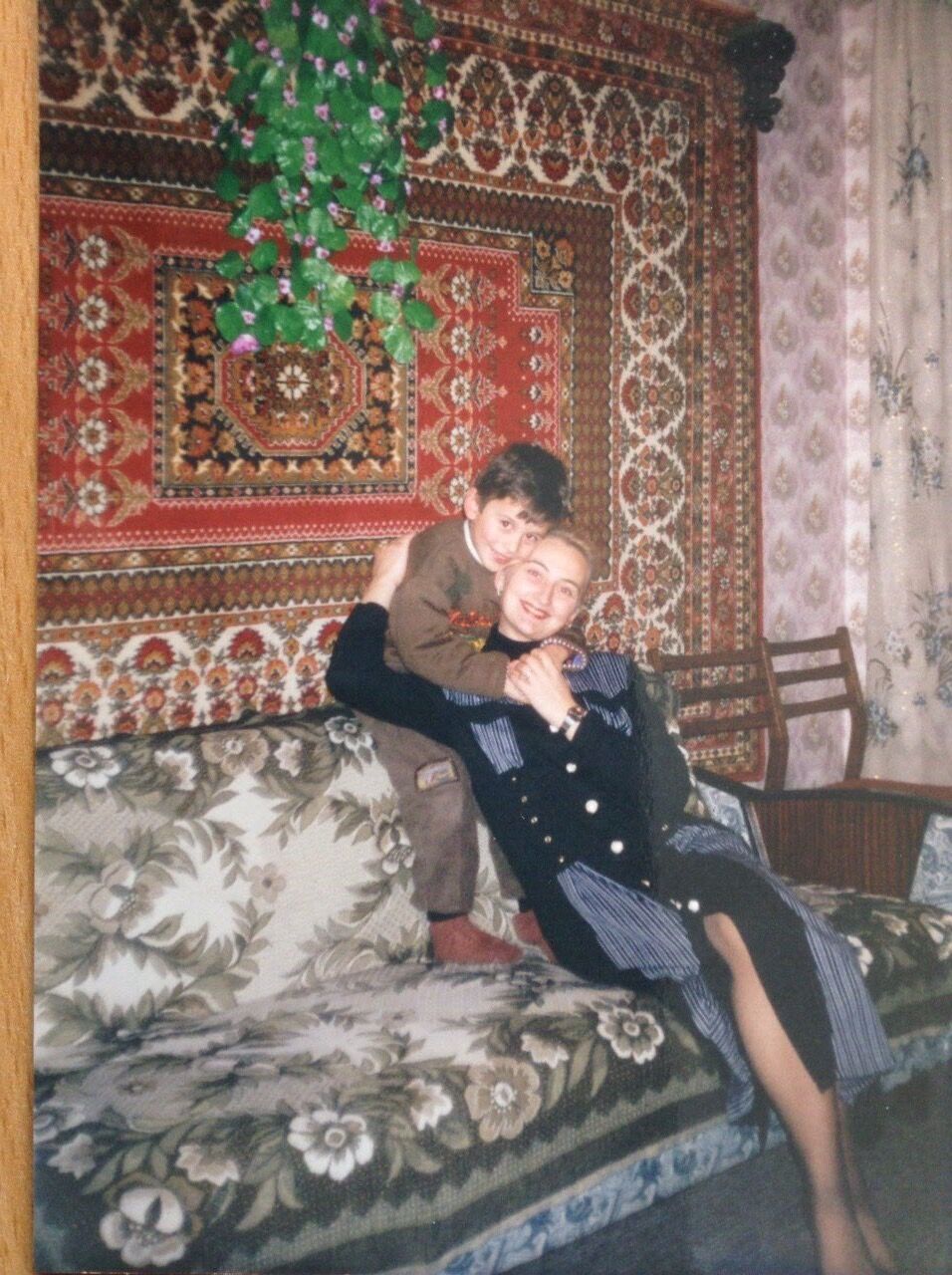 ХАС зворушливо подякував мамі у свій день народження: ''Ти завела блокнот для моїх віршів'' (фото)