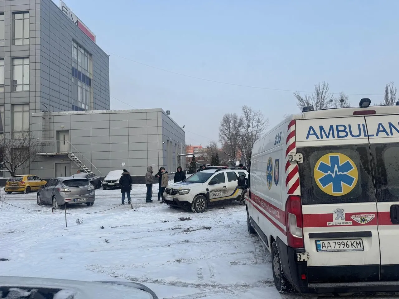 В Киеве разоблачили масштабный мошеннический колл-центр с сотнями иностранцев: ''охранники'' напали на журналистов (обновлено)