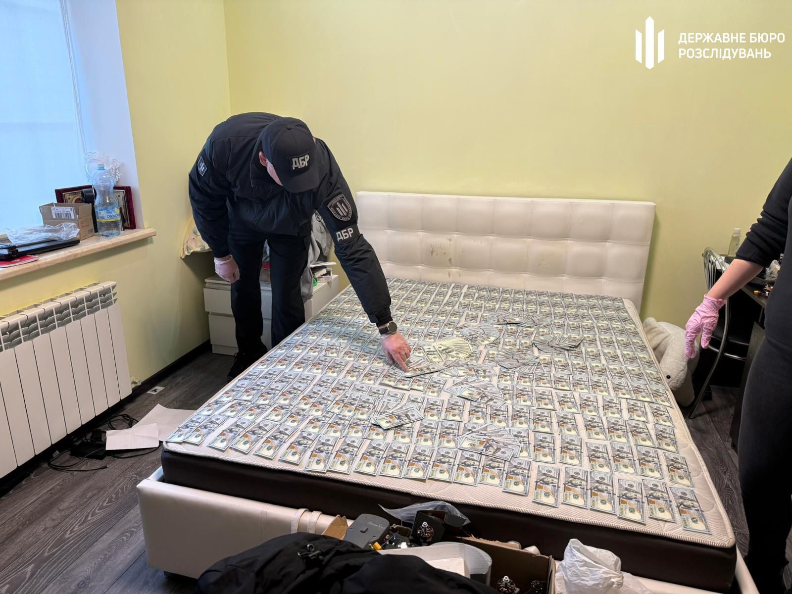 ГБР разоблачило командира взвода на незаконном сбыте ПЗРК и пулеметов в Донецкой области