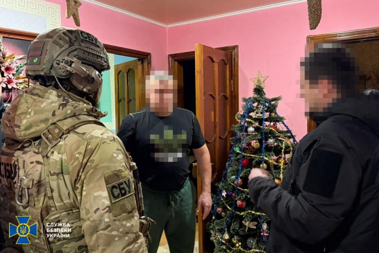 Более 300 тыс. долларов обнаружено у главы районной ВЛК на Днепропетровщине, — СБУ