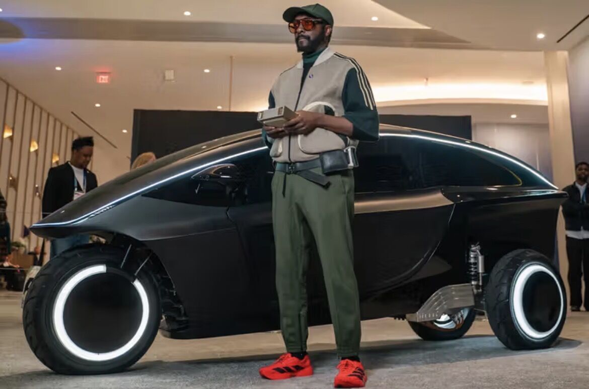 Співак Will.i.am презентував триколісний електрокар TRINITY як альтернативу міському транспорту