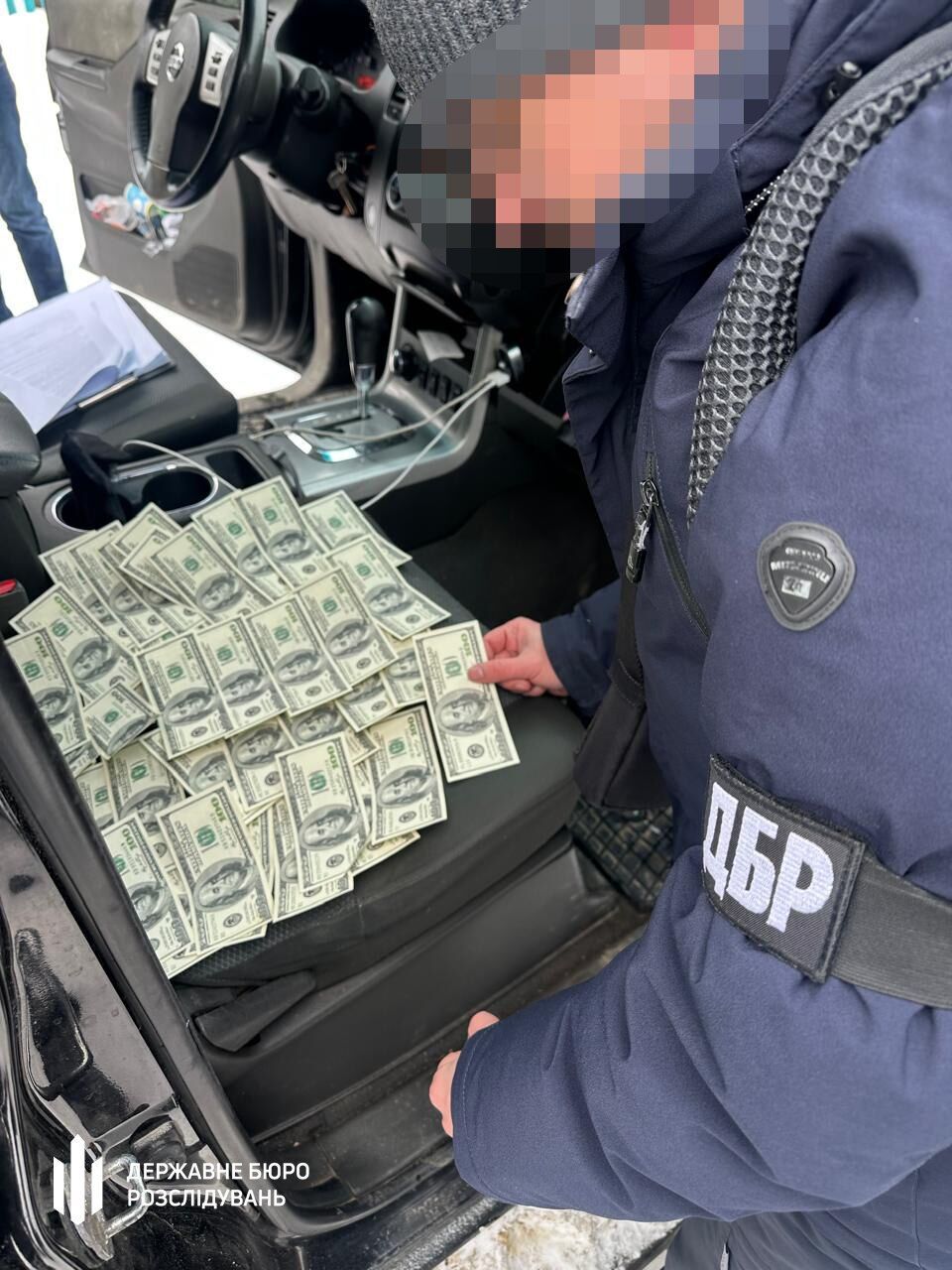 Взятка в 4 тысячи долларов: заместитель командира учебного центра в Одесской области попал под подозрение