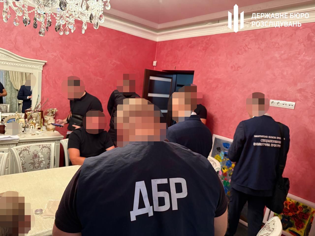 Незаконна вирубка на Закарпатті: депутата облради судитимуть за оборудки з лісом