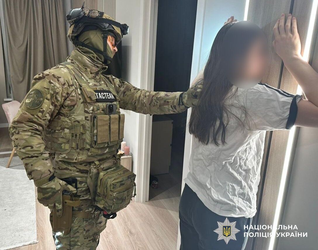 Полиция разоблачила еще одно звено международного мошеннического колл центра, который обманул граждан ЕС более чем на 100 млн грн