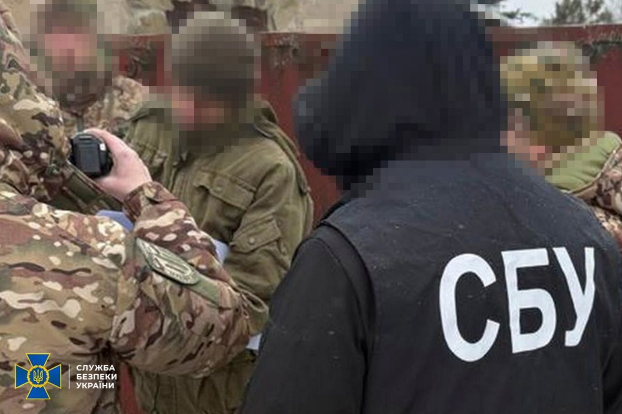 Навел оккупантов на позиции ВСУ: в Харьковской области разоблачили помощника лесничего