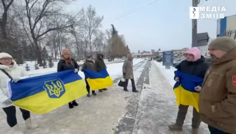 Активісти в Змієві перекрили дорогу на Національну хвилину мовчання