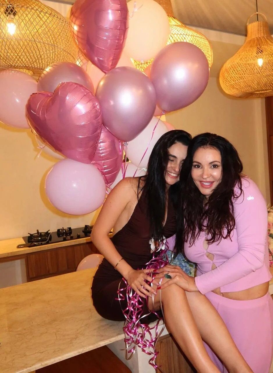 Мама Анны Тринчер ошеломила внешностью