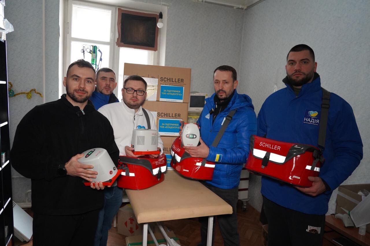 Фонд ''Надежда'', Валерий Дубиль и Анатолий Шкрибляк передали 315 аппаратов Easy Pulse для реанимации тяжелораненых на передовой