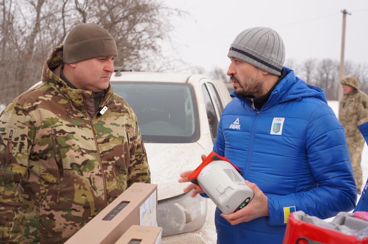 Фонд ''Надежда'', Валерий Дубиль и Анатолий Шкрибляк передали 315 аппаратов Easy Pulse для реанимации тяжелораненых на передовой