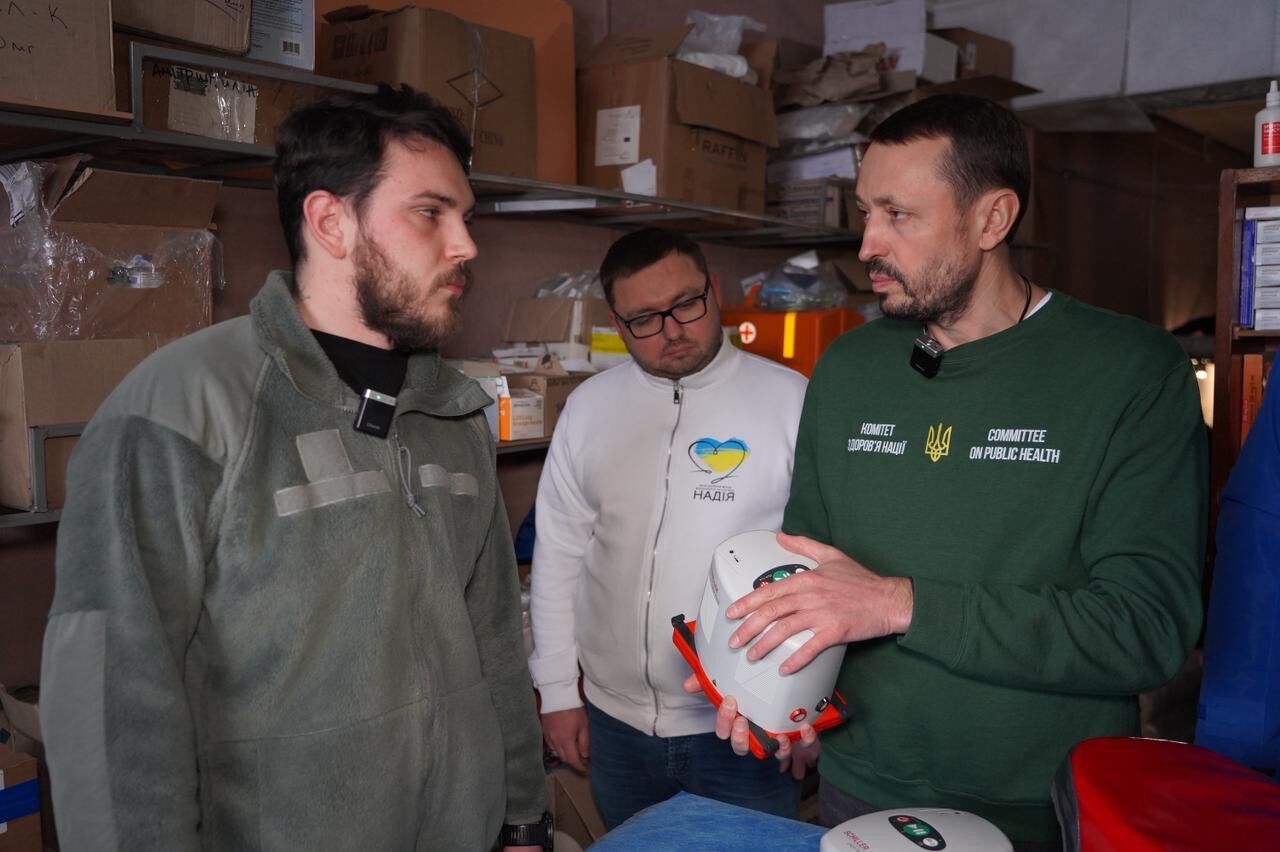 Фонд ''Надежда'', Валерий Дубиль и Анатолий Шкрибляк передали 315 аппаратов Easy Pulse для реанимации тяжелораненых на передовой