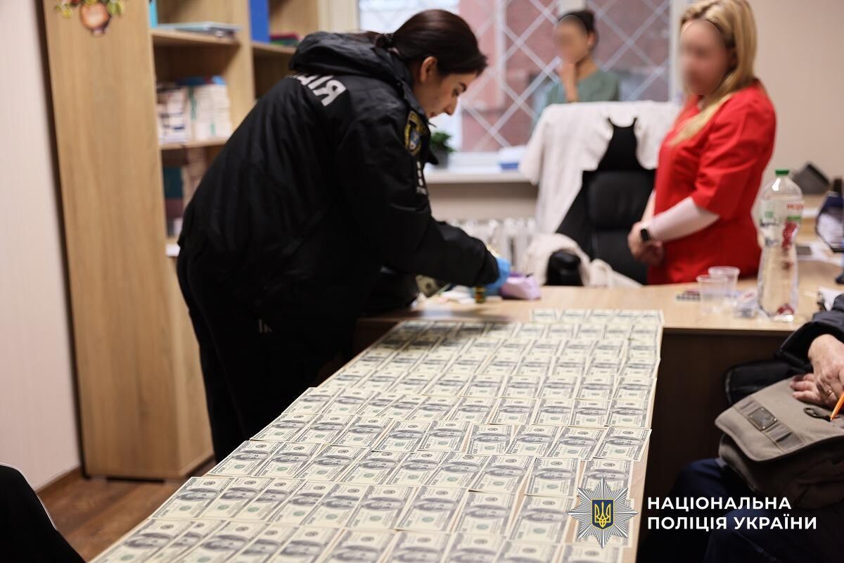 Женщина продала своего младенца за 10 тысяч долларов