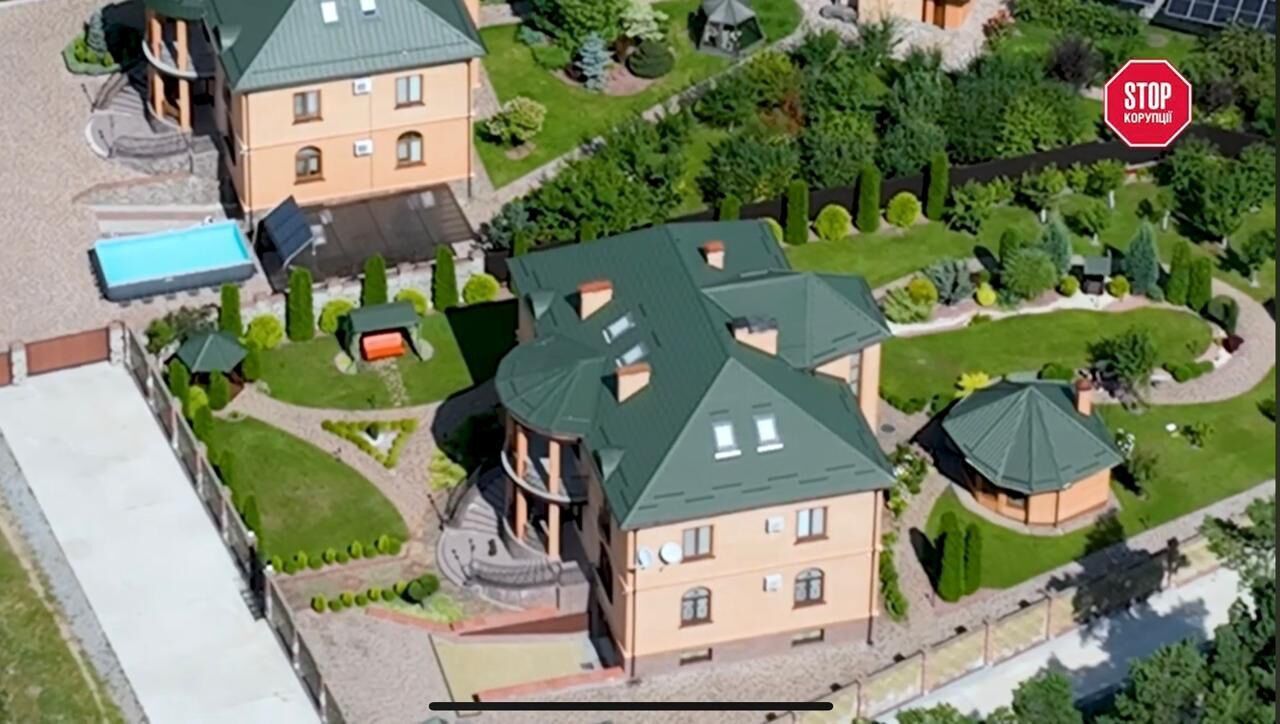Миллионы из бюджета, имения для своих и тишина на строительстве: кто держит Нетешин ''в кармане'', – расследование
