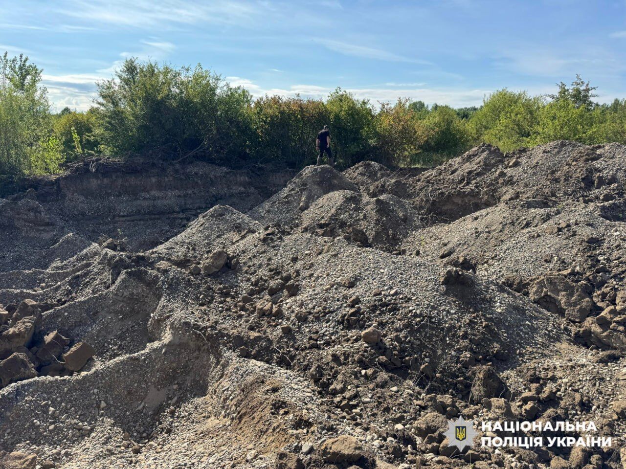 На Закарпатті підприємці незаконно видобули понад 2 тисячі кубометрів корисних копалин
