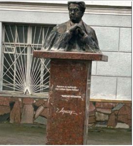 Холодные аудитории, памятник Айтматову и миллионы в декларациях: как ''хозяйничают'' руководители Драгоманова университета